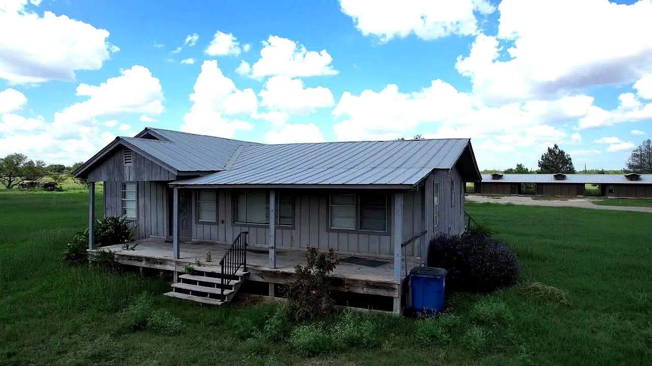 3 bed, $1,595 — Photo 1