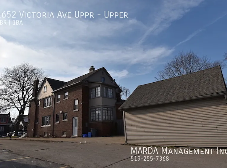 1652 Victoria Ave #UPPER — Photo 24