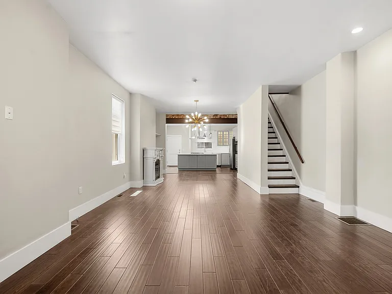 5641 Carnegie St — Photo 10