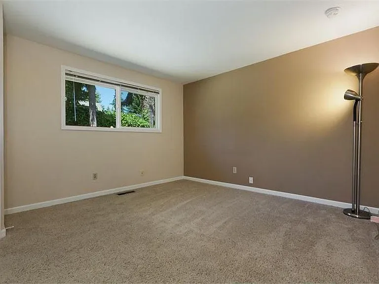 12004 NE 136th Pl — Photo 8