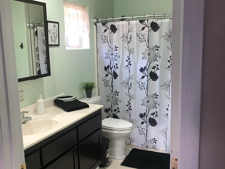 W Sherwood Dr — Photo 14