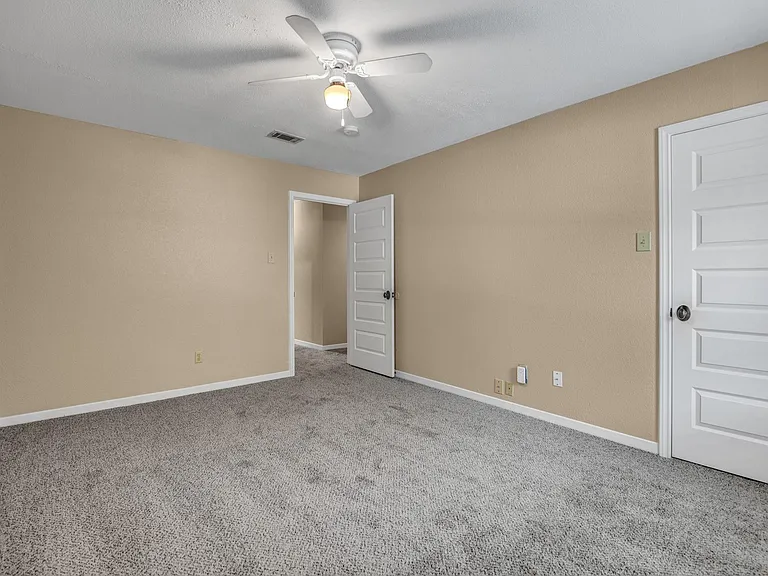 1659 W Sam Houston Pkwy S — Photo 29