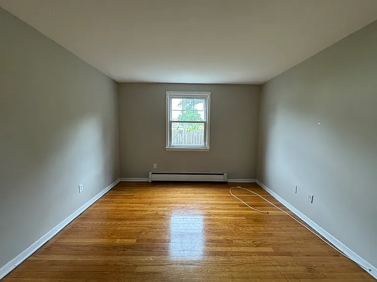 960 1st Ave #E — Photo 9