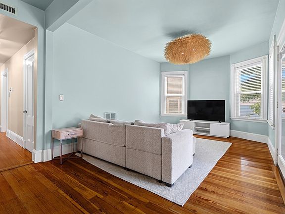5th image of 86 Roseclair St #2