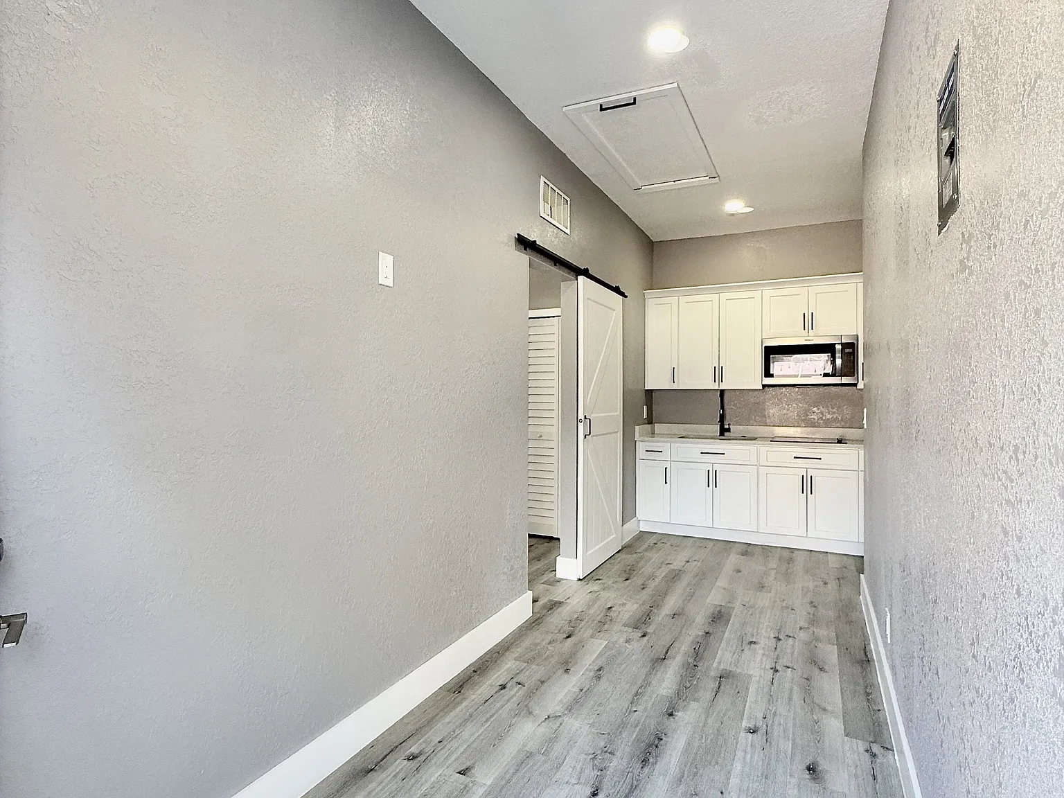 2630 Hilliard Ct — Photo 3