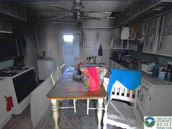3rd image of 2121 Northampton St