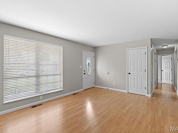 4th image of 7 Sunnyfield Rd