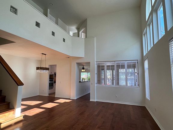 3rd image of 4515 Da Vinci St