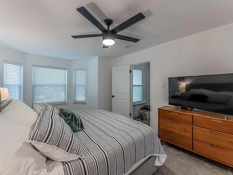 2126 River Hollow Dr — Photo 10