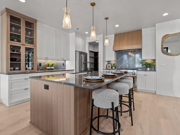 1183 NW Skyline Ranch Rd, Bend, OR 97703