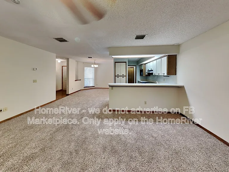 1174 Romaine Cir E — Photo 3
