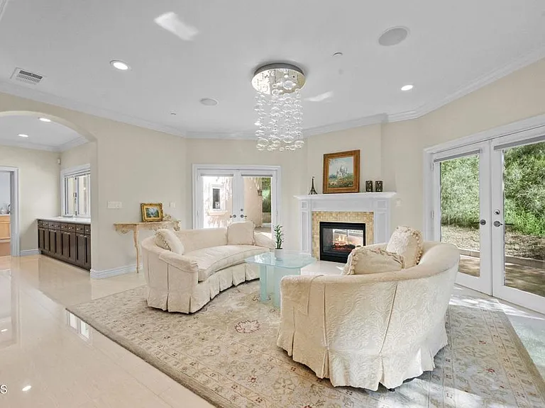 3263 New York Dr — Photo 7