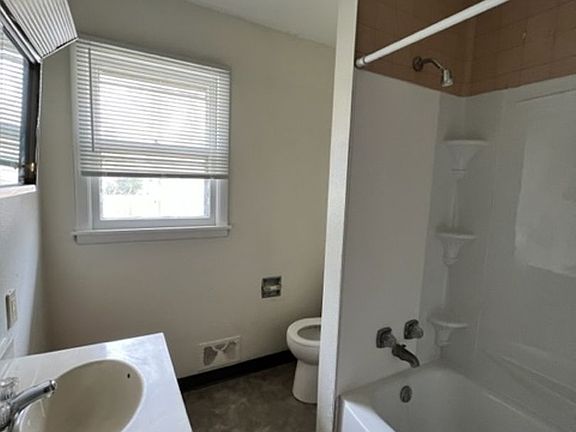 5th image of 312 W Ingals Ave