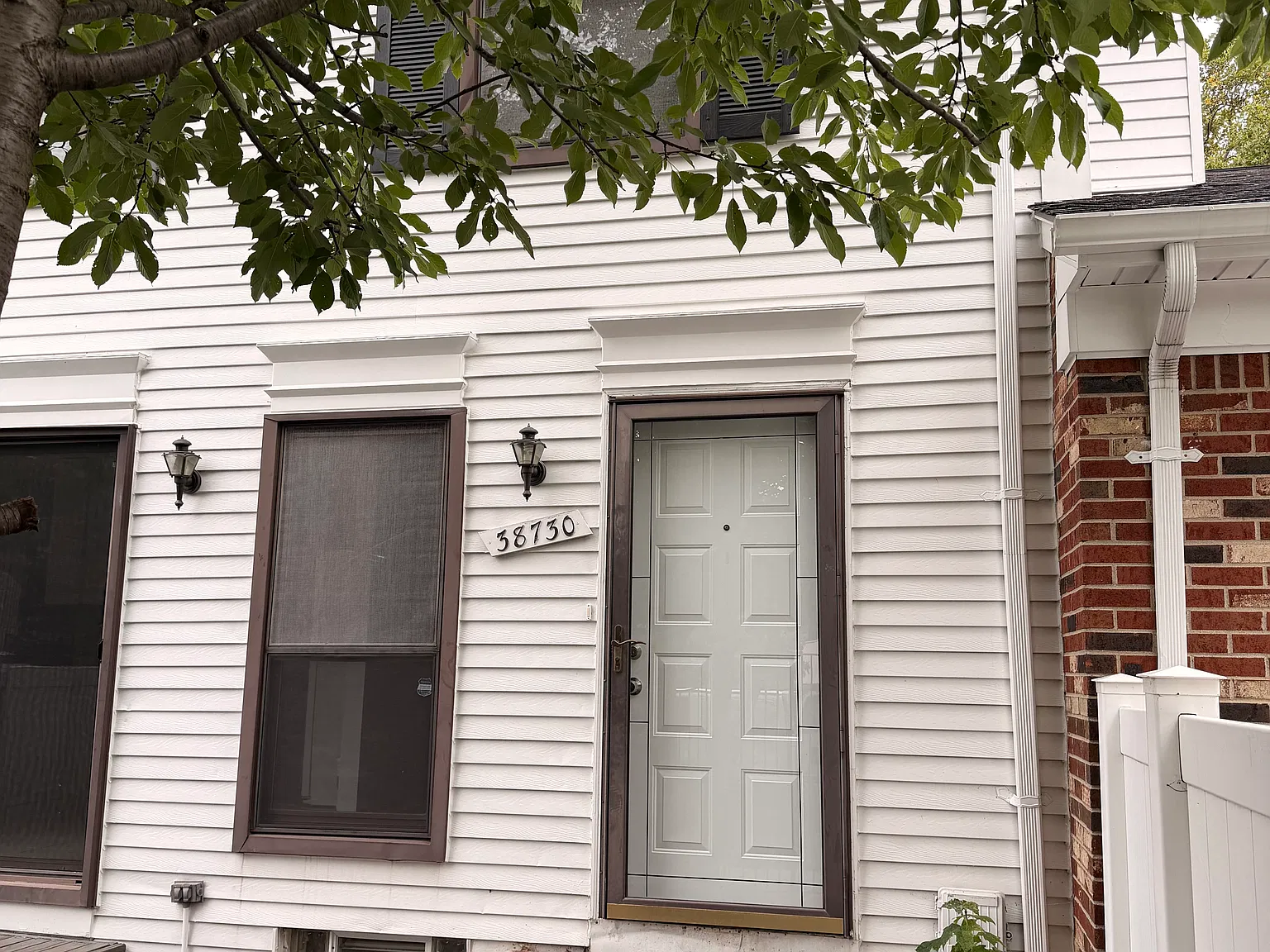 2 bed, 1.5 bath, 1329 sqft, $1,700 — Photo 1