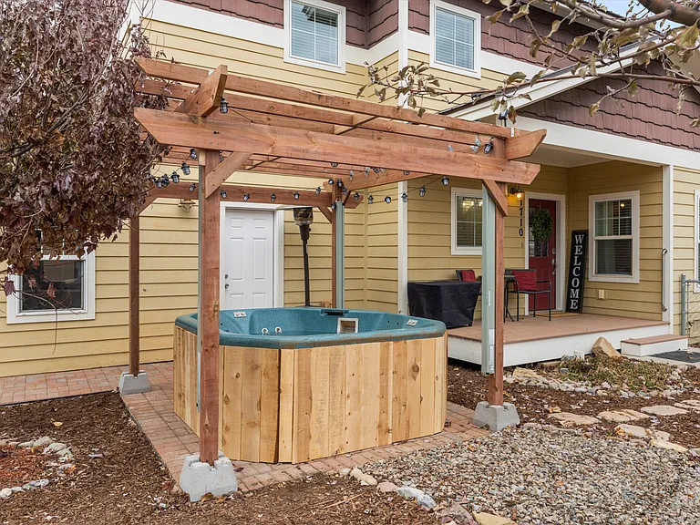1710 N Taylor Cir — Photo 35