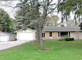 W6126 Hackbarth Rd, Fort Atkinson, WI 53538