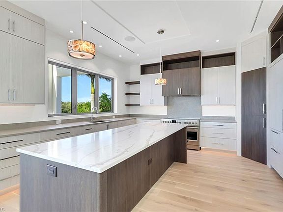 5th image of 1798 Holiday LN
