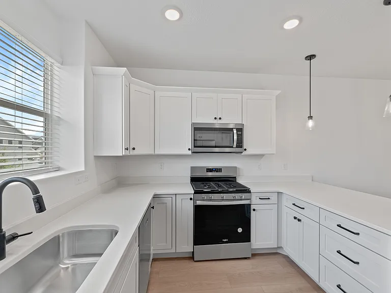 1475 W Skyline Dr — Photo 3