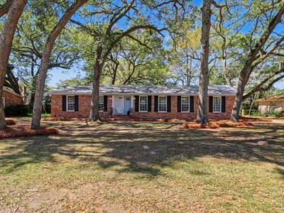 1775 Balfoure Dr, Charleston, SC 29407