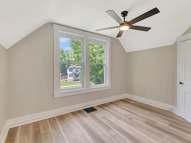 1646 King Ave — Photo 20