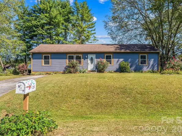 23 E Silverleaf Dr, Hendersonville, NC 28739