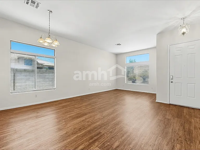 9435 W Pierson St — Photo 8
