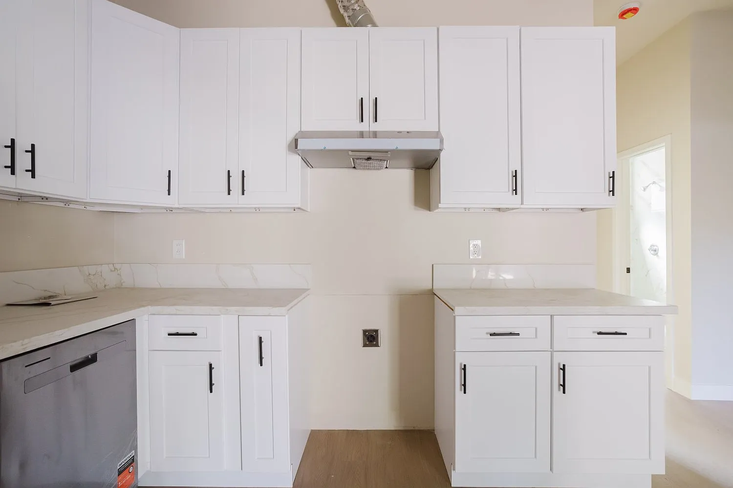 3 bed, 1200 sqft, $3,300 — Photo 4