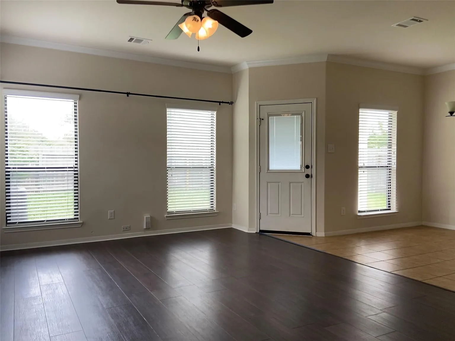 4 bed, 2.5 bath, 2026 sqft, $2,200 — Photo 3