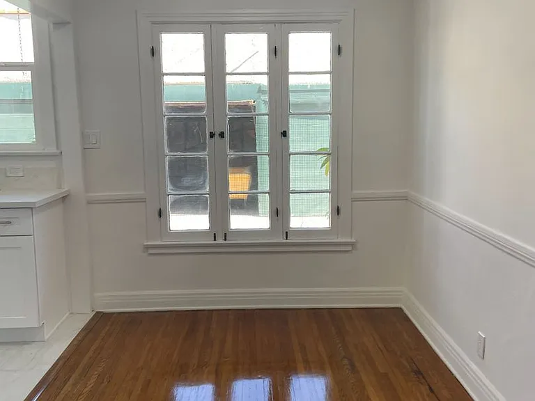 1002 N Sweetzer Ave — Photo 13
