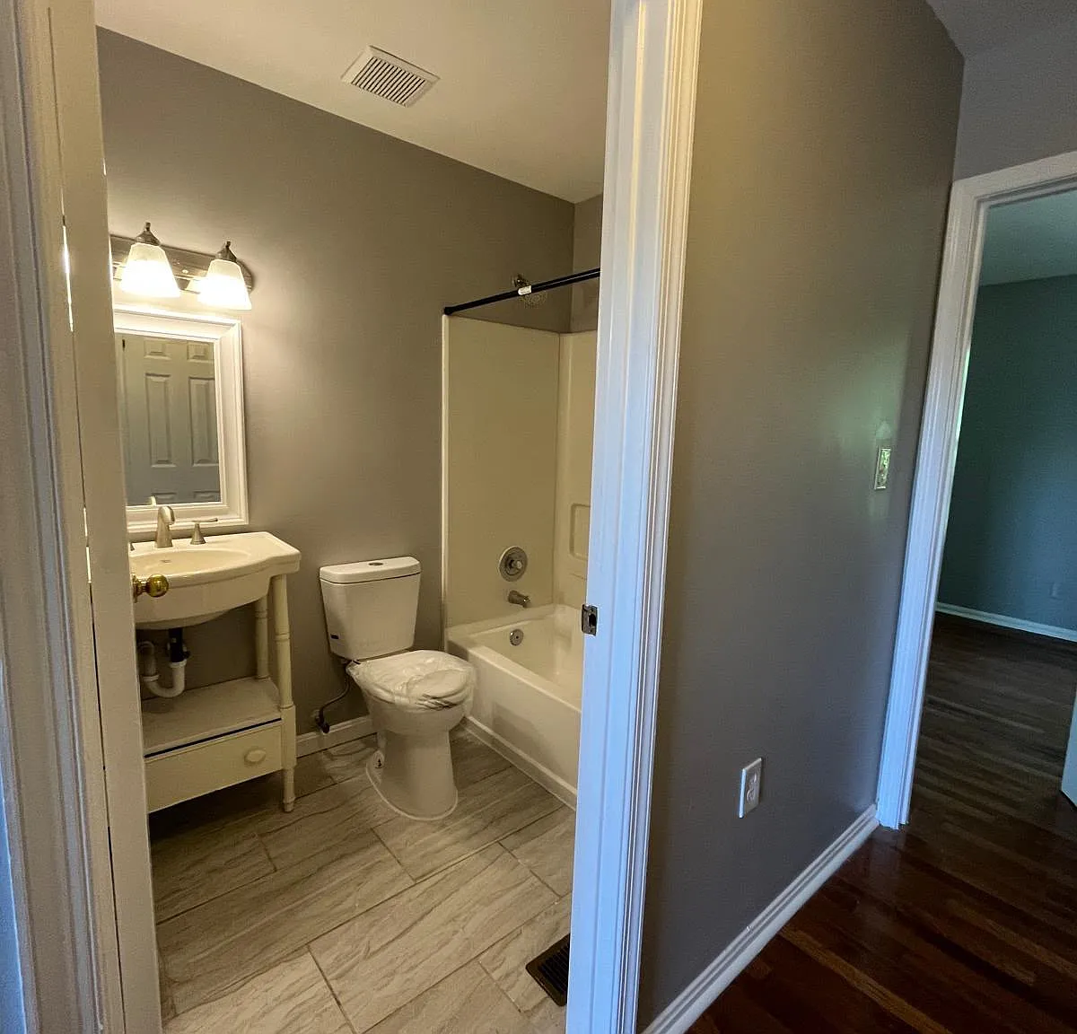 4 bed, 3.5 bath, 1156 sqft, $3,400 — Photo 4