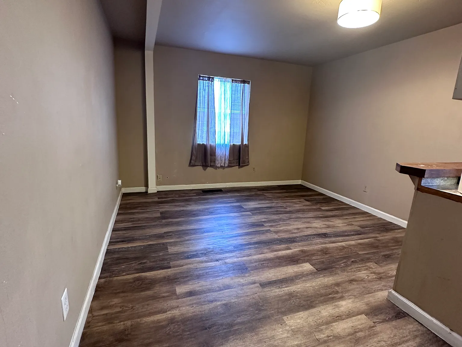 2 bed, 700 sqft, $1,500 — Photo 3
