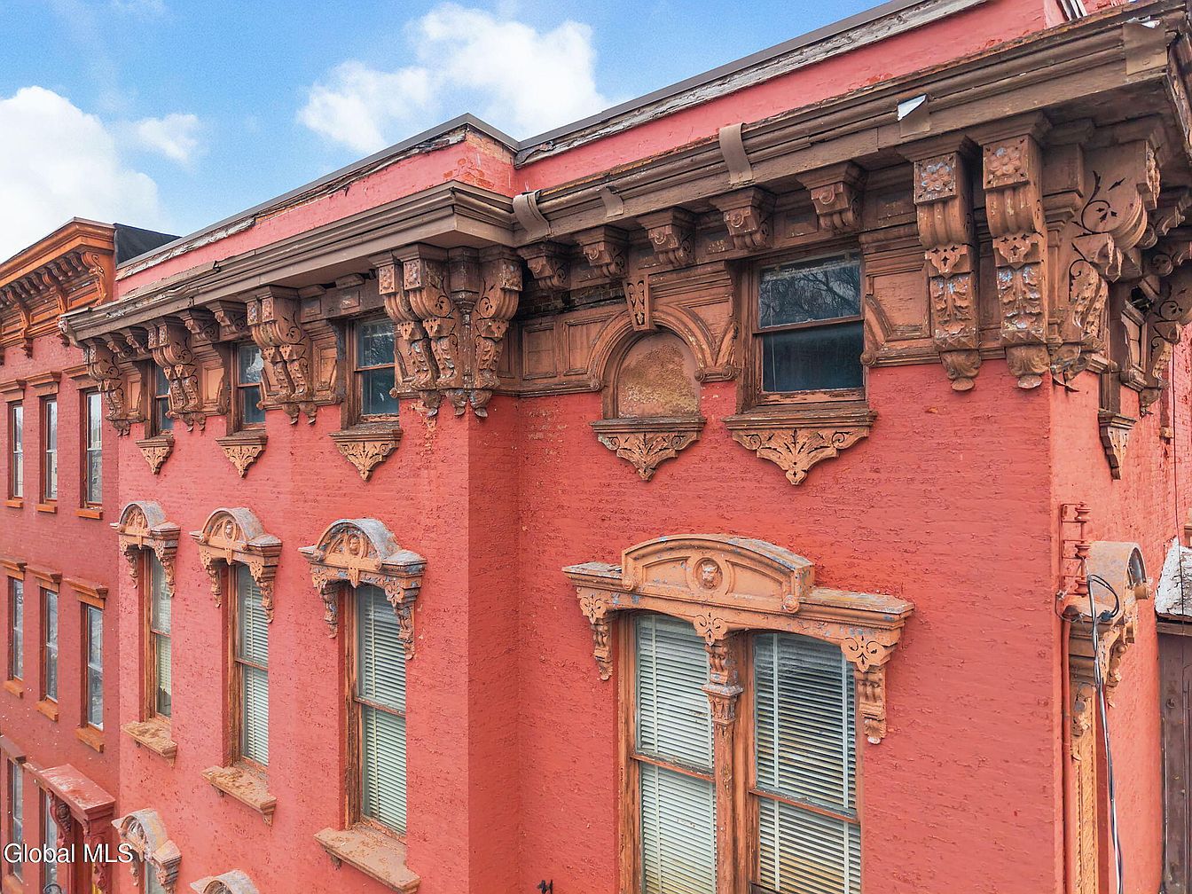 4th image of 93 Ten Broeck Street