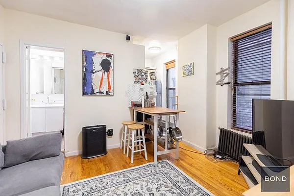 Rented by Bond New York | media 22