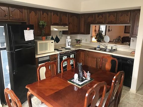 4th image of 618 Calhoun St