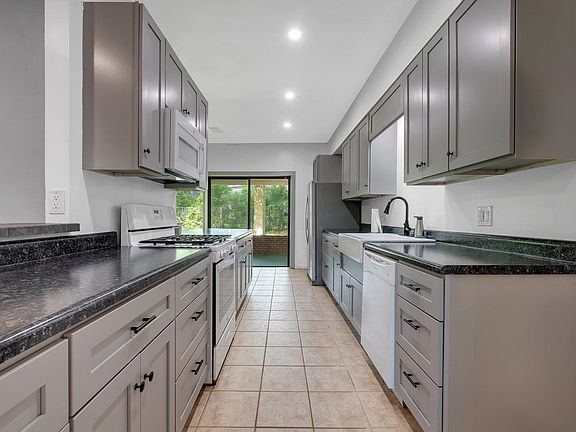 4th image of 1006 Buena Vista Dr