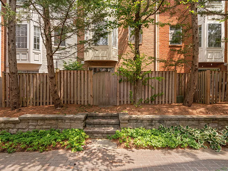 788 N Wakefield St — Photo 45