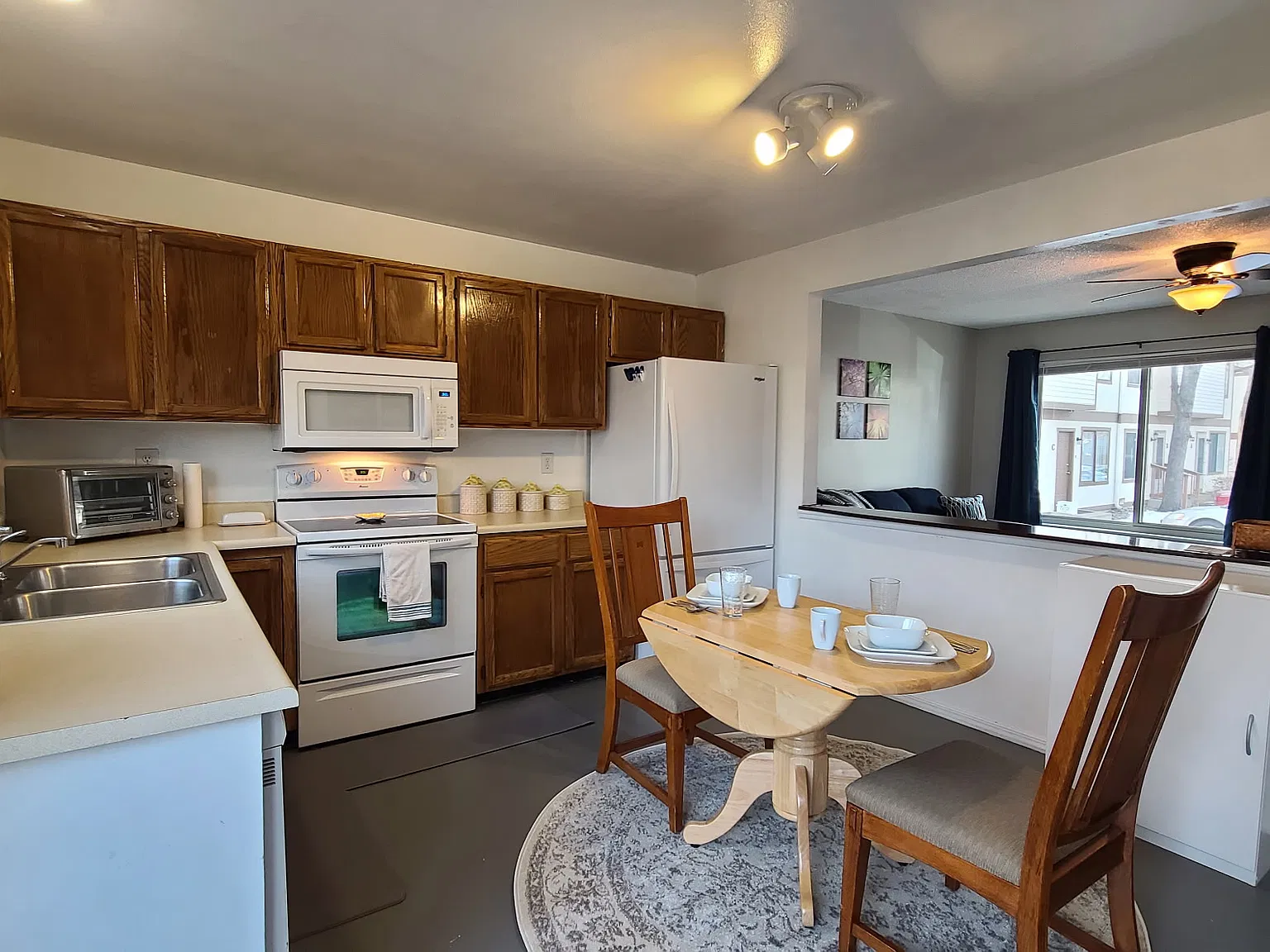 2 bed, 876 sqft, $1,475 — Photo 3