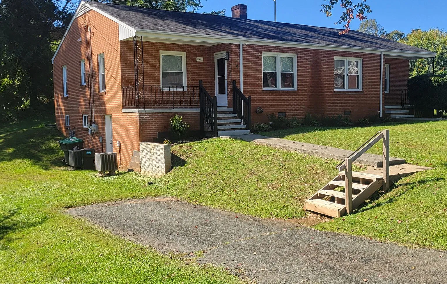 One Level Refurbished Conveniently Located 2 Bedroom Duplex — Photo 1