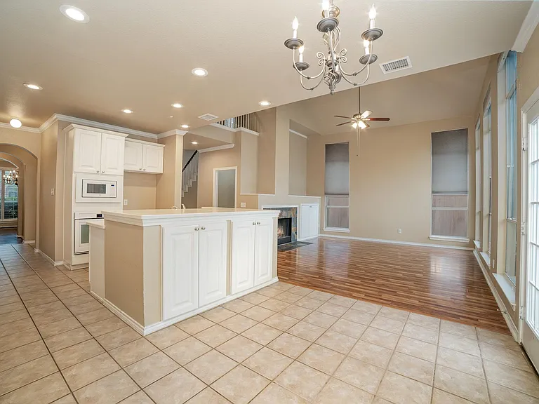 1800 Montura Ln — Photo 10