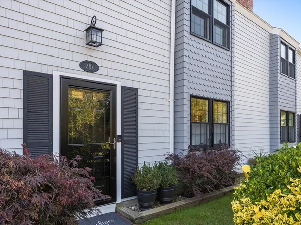 28 Winthrop St APT B, Provincetown, MA 02657