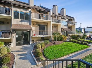 708 W Ridge Mews, Wood Ridge, NJ 07075