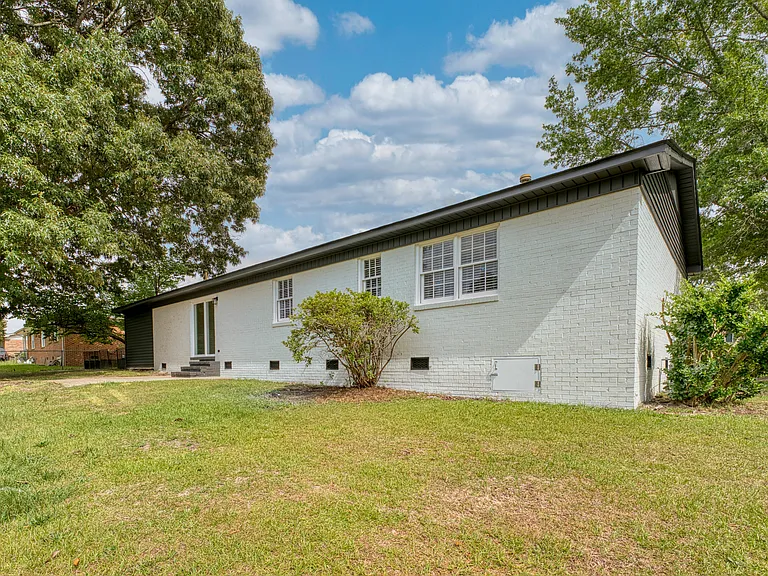 825 Fresno Dr — Photo 33
