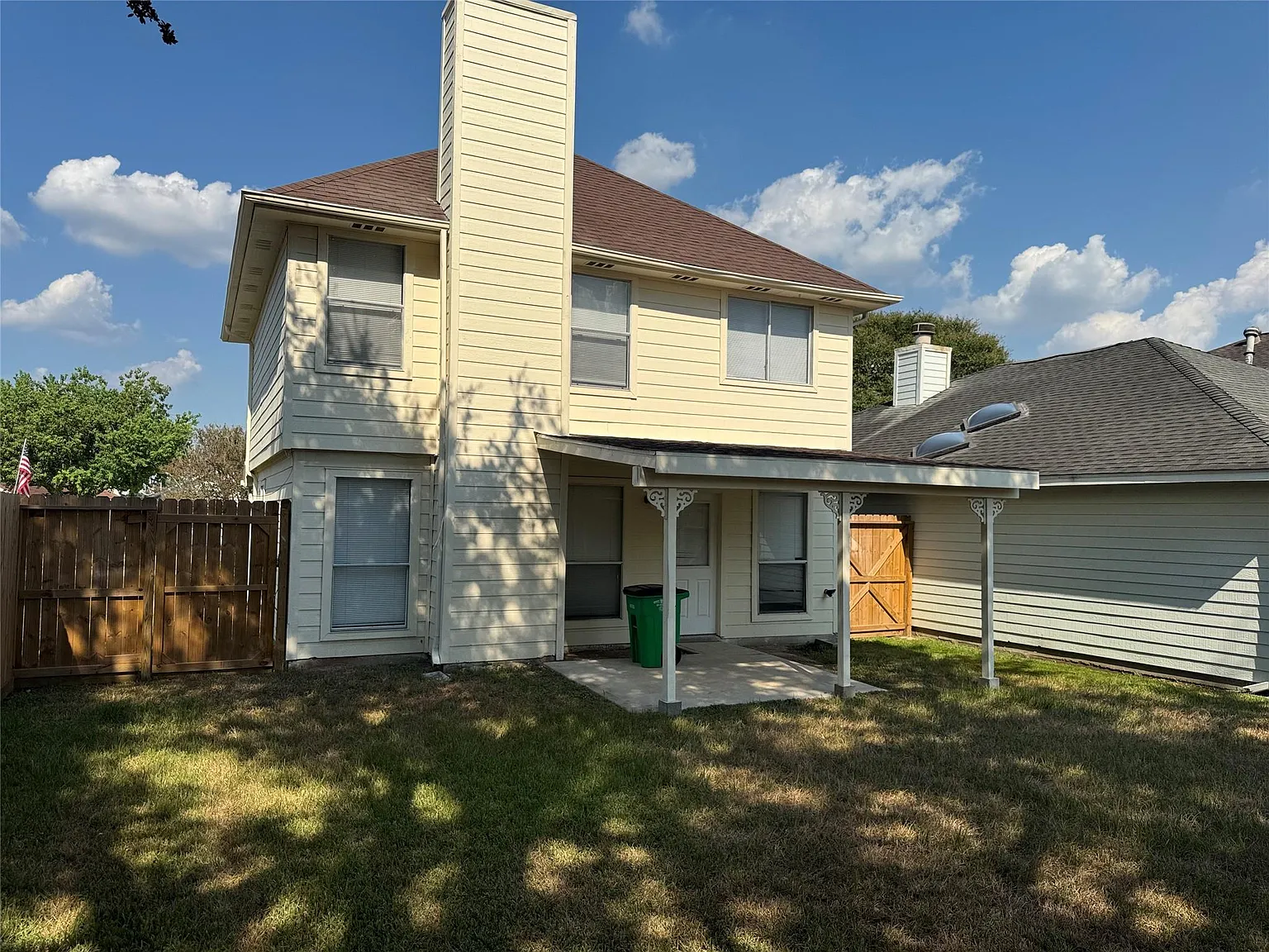 4 bed, 2.5 bath, 1642 sqft, $1,950 — Photo 2