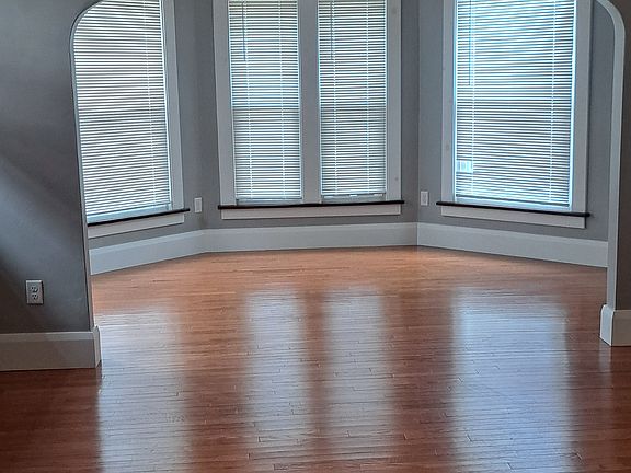 4th image of 132 Shoshone St