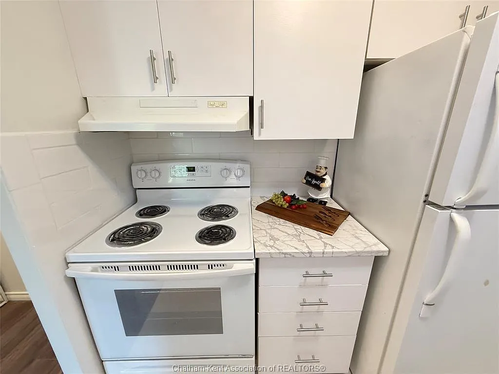 2 bed, 1.0 bath, $1,650 — Photo 4