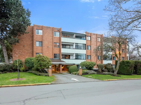 853 Selkirk Ave #406, Esquimalt, BC V9A 2T7