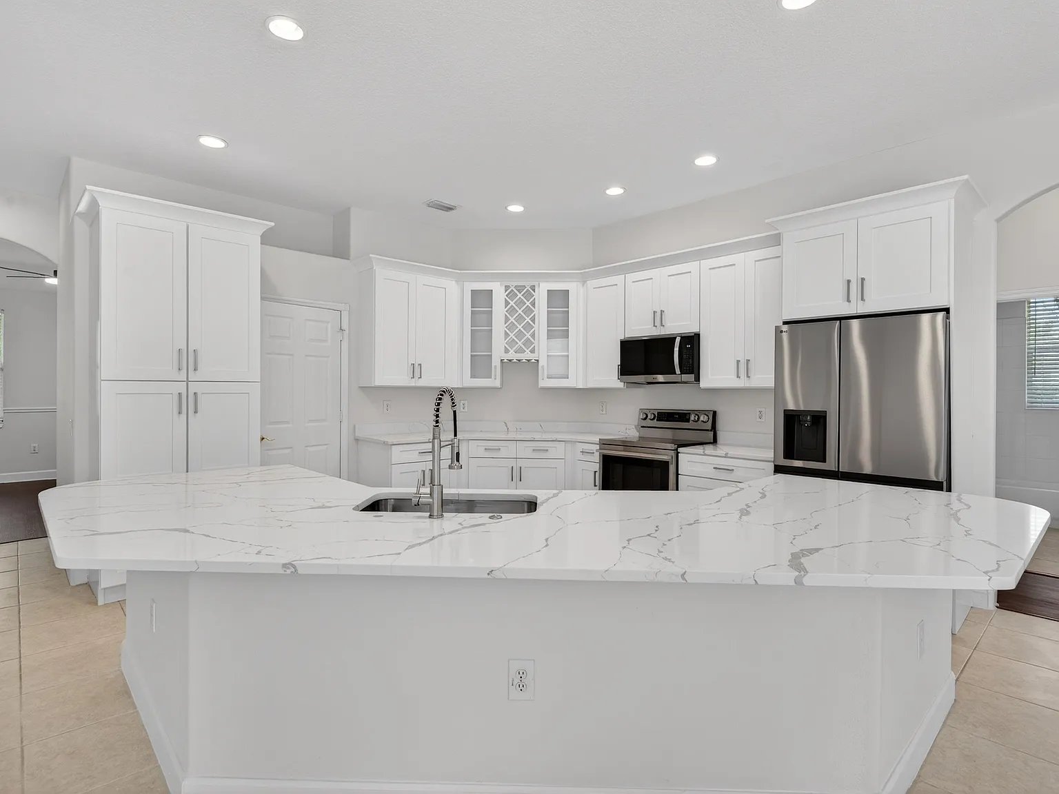 16301 Sambourne Ln — Photo 4