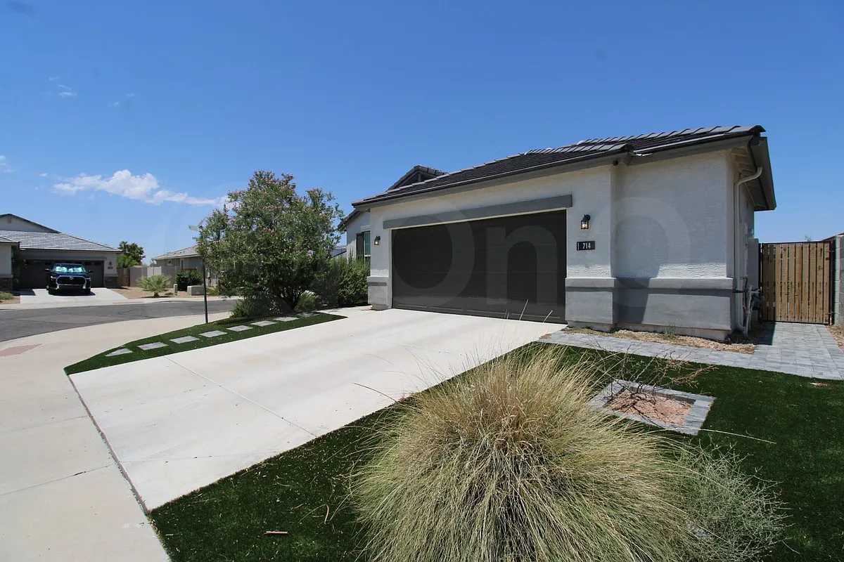 3 bed, 2.0 bath, 1570 sqft, $2,475 — Photo 2