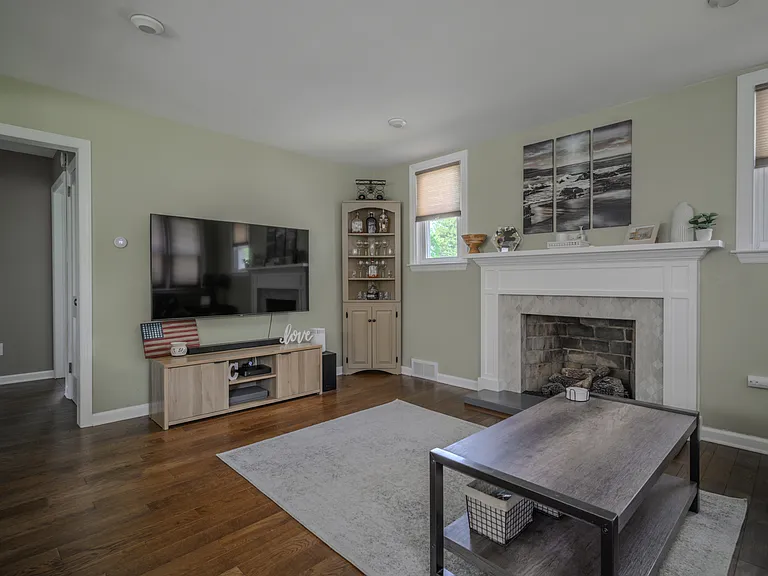 2518 Franklin Ave — Photo 7