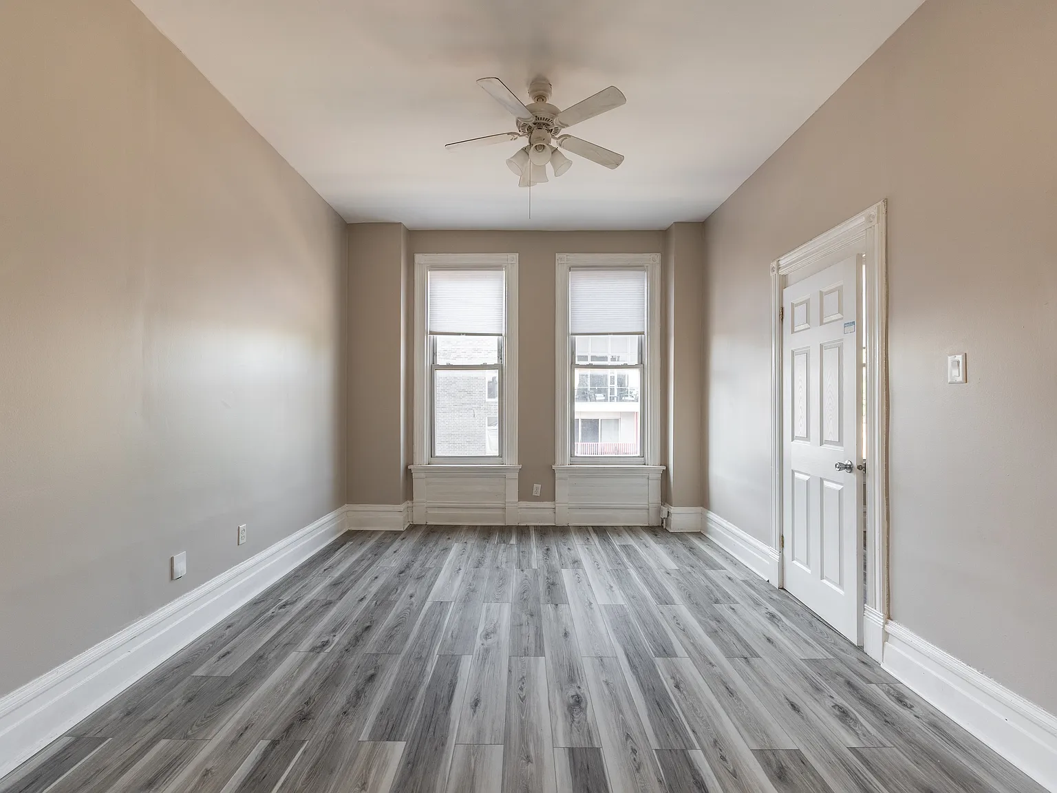 1724 W Augusta Blvd — Photo 1